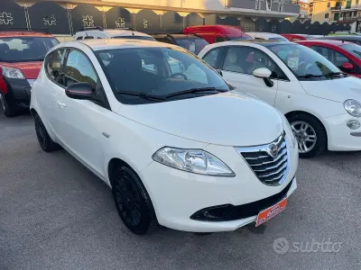 Usata Lancia Ypsilon 95 CV (69 kW) 2013 Bianco Utilitaria