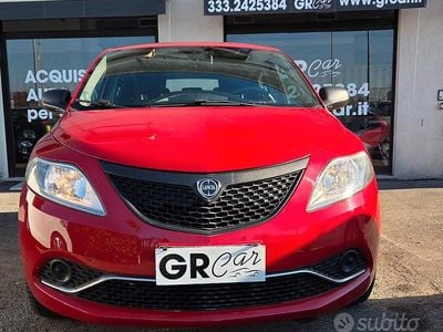 Usata Lancia Ypsilon Gold 69 CV (50 kW) 2017 Rosso Utilitaria