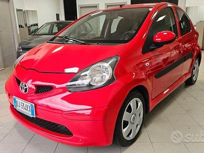 Usata Toyota Aygo Sol 67 CV (49 kW) 2007 Rosso Utilitaria
