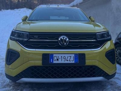 Usata VW T-Cross R-line 116 CV (85 kW) 2024 Giallo SUV
