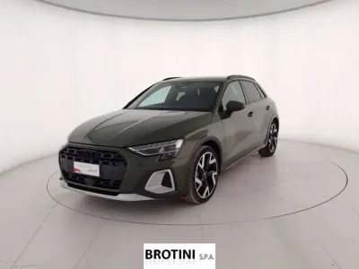 Usata Audi A3 Ambiente 150 CV (110 kW) 2025 Verde metallizzato Berlina