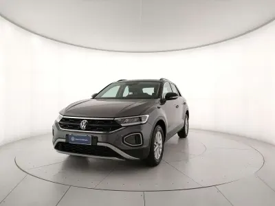 Usata VW T-Roc Life 150 CV (110 kW) 2023 Indium grey metallizzato nero SUV