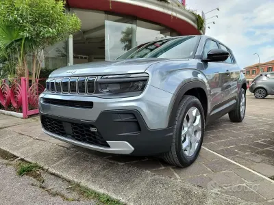 Nieuw Jeep Avenger Altitude 101 PK (74 kW) 2026 Grijs SUV
