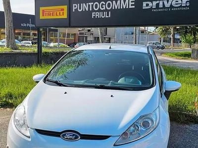 Usata Ford Fiesta 70 CV (51 kW) 2011 Bianco Utilitaria