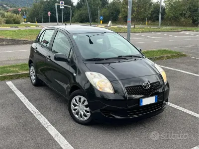 Usata Toyota Yaris Sol 69 CV (50 kW) 2008 Nero Utilitaria