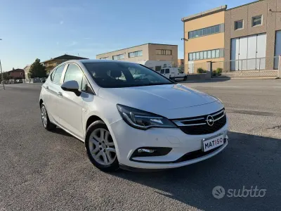 Usata Opel Astra 136 CV (100 kW) 2016 Bianco Berlina