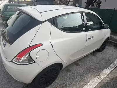 Usata Lancia Ypsilon 69 CV (50 kW) 2016 Utilitaria