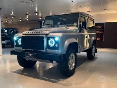 Usata Land Rover Defender 122 CV (89 kW) 2010 Grigio SUV