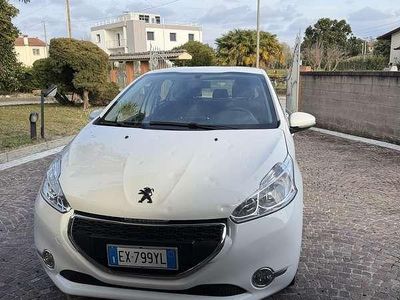 Usata Peugeot 208 Active 68 CV (50 kW) 2015 Utilitaria