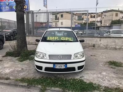Usata Fiat Punto Classica 60 CV (44 kW) 2009 Bianco Utilitaria
