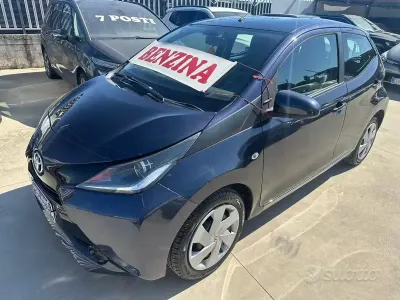 Usata Toyota Aygo X-play 69 CV (50 kW) 2015 Bluazzurro Utilitaria