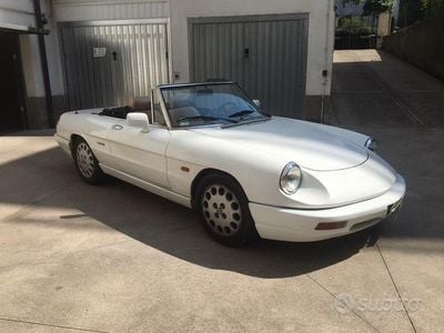 Begagnad Alfa Romeo Spider 117 HK (86 kW) 1991 Vit Cab
