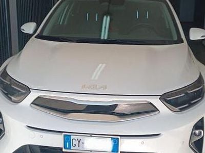 Używany Kia Stonic Style 84 KM (61 kW) 2025 Biały SUV