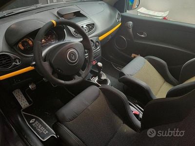Käytetty Renault Clio II R.S. 203 HP (149 kW) 2011 Harmaa Sedan