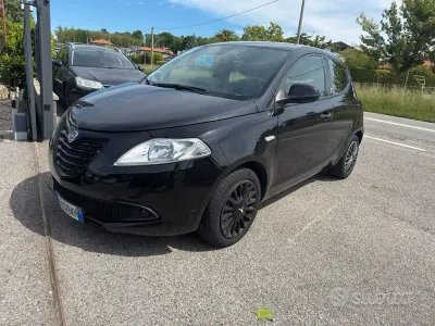 Usata Lancia Ypsilon 69 CV (50 kW) 2015 Nero Utilitaria