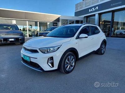 Usata Kia Stonic Style 84 CV (61 kW) 2022 Bianco SUV