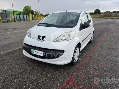 Usata Peugeot 107 68 CV (50 kW) 2007 Bianco Utilitaria