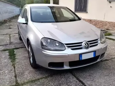 Usata VW Golf IV 105 CV (77 kW) 2005 Berlina