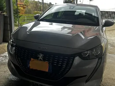 Usata Peugeot 208 75 CV (55 kW) 2021 Grigio Utilitaria