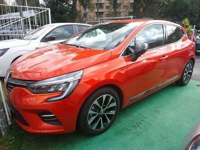 Usata Renault Clio V Engineered 145 CV (106 kW) 2022 Arancione Berlina