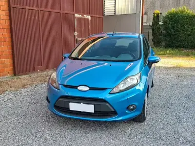 Usata Ford Fiesta 92 CV (67 kW) 2010 Blu Berlina