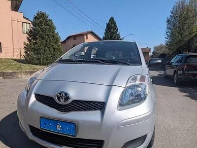 Usata Toyota Yaris 69 CV (50 kW) 2009 Grigio Utilitaria