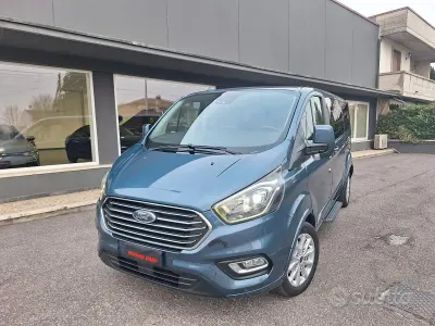 Usata Ford Tourneo Titanium 185 CV (136 kW) 2021 Blu Monovolume