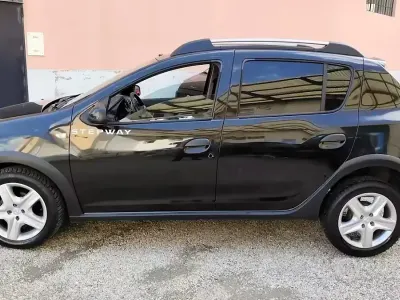 Gebraucht Dacia Sandero Prestige 90 PS (66 kW) 2015 Schwarz Kleinwagen