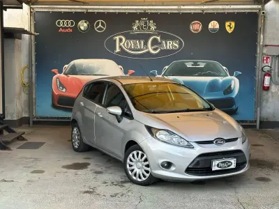 Usata Ford Fiesta 68 CV (50 kW) 2010 Argento Berlina