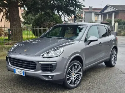 Usata Porsche Cayenne 250 CV (183 kW) 2015 Grigio SUV