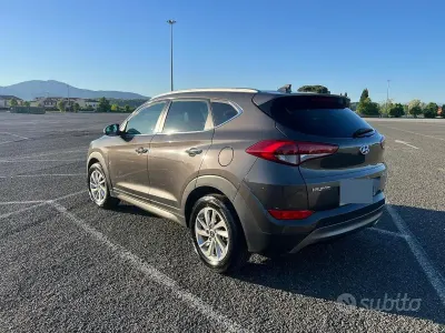 Käytetty Hyundai Tucson Xpossible 136 HP (100 kW) 2015 Harmaa Katumaasturi