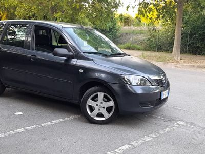 usata Mazda 2 l'unico proprietario 120.000 km