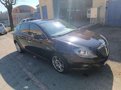 Begagnad Lancia Delta 181 HK (133 kW) 2010 Svart Halvkombi