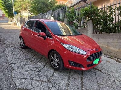 Usata Ford Fiesta Titanium 95 CV (69 kW) 2016 Rosso Utilitaria