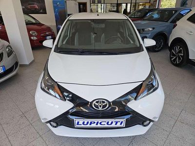 Usata Toyota Aygo X-wave 69 CV (50 kW) 2017 Bianco Utilitaria