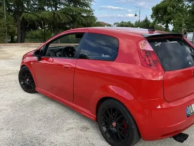 Usata Fiat Grande Punto 131 CV (96 kW) 2008 Rosso Utilitaria