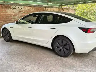 Usata Tesla Model 3 RWD 235 kW (320 CV) 2024 Bianco Berlina