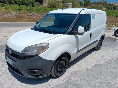 Usata Fiat Doblò 105 CV (77 kW) 2017 Bianco Monovolume
