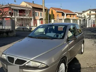 Begagnad Lancia Ypsilon 54 HK (39 kW) 1998 Grå Halvkombi