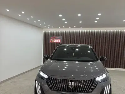 Usata Peugeot 2008 GT 130 CV (95 kW) 2024 Grigio SUV