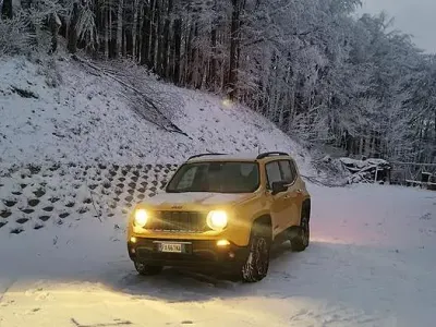 Usata Jeep Renegade Trailhawk 170 CV (125 kW) 2015 Giallo SUV