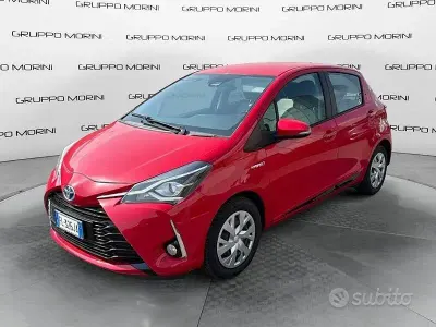 Usata Toyota Yaris Hybrid Active 101 CV (74 kW) 2018 Rosso Berlina