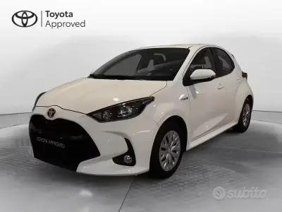 Usata Toyota Yaris Hybrid Active 116 CV (85 kW) 2022 Bianco Berlina