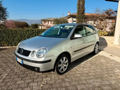 Usata VW Polo Comfortline 64 CV (47 kW) 2003 Grigio Berlina