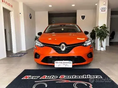 Usata Renault Clio V 100 CV (73 kW) 2023 Arancione Berlina