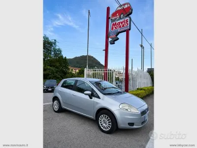Usata Fiat Grande Punto Dynamic 77 CV (56 kW) 2009 Gray Utilitaria