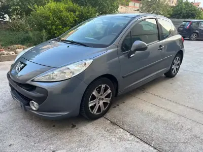 Usata Peugeot 207 Access 68 CV (50 kW) 2011 Grigio Berlina