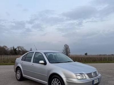Usado VW Bora Trendline 105 CV (77 kW) 2001 Gris Berlina