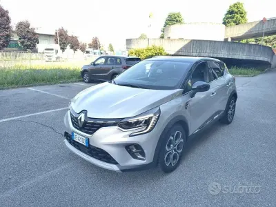 Usata Renault Captur Intens 92 CV (67 kW) 2021 Grigio SUV