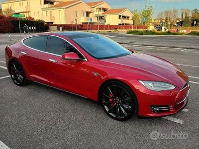 Usata Tesla Model S 514 kW (700 CV) 2015 Rosso Utilitaria